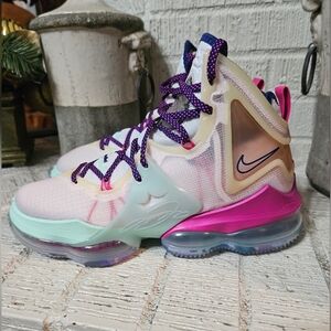 Men's Nike LeBron 19 Valentine's Day Shoes